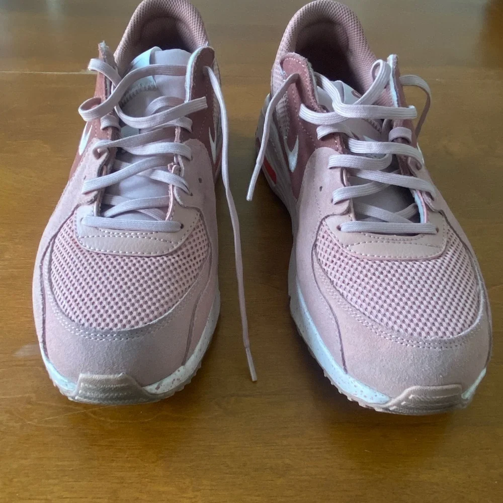 Nike excellent barely